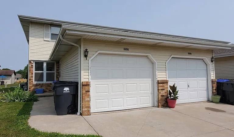 1336-1342 Honeysuckle Ln #1336 — Photo 2