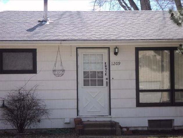 2nd image of 1209 Yale Ave