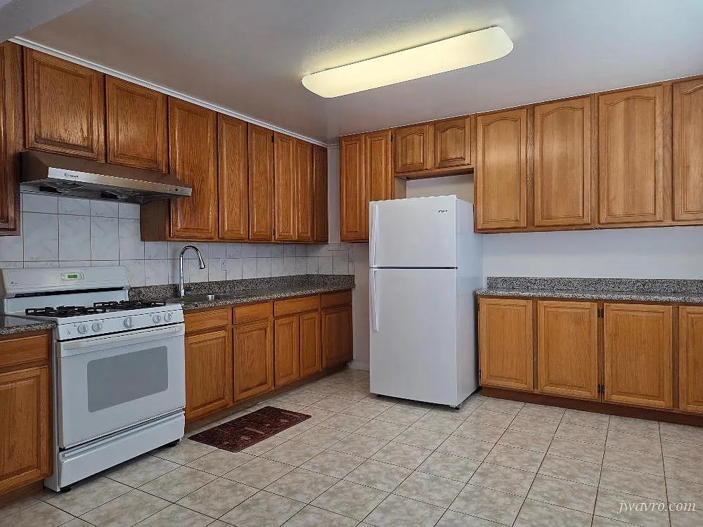 Spacious Outer Richmond 3 Bedroom Flat with Parking — Photo 4