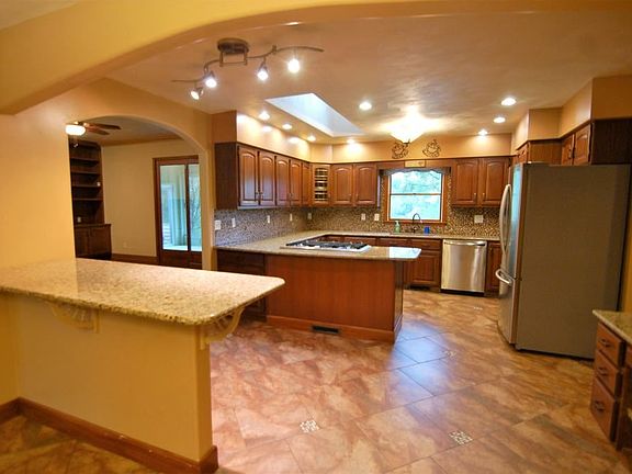 4th image of 15441 Country Woods Ln