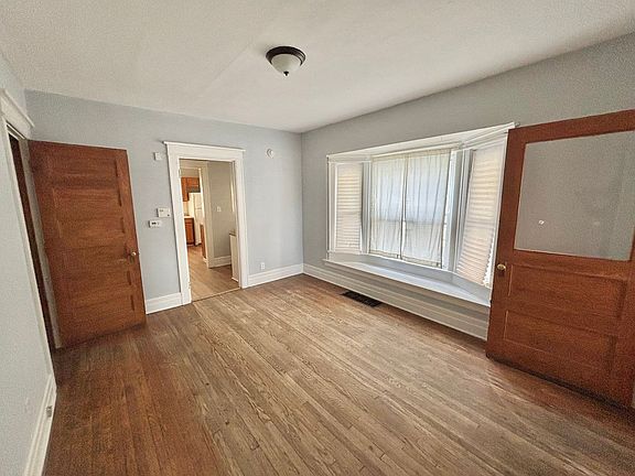5th image of 7-9 Averill Ave