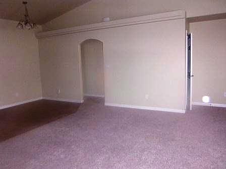 4th image of 3018 Oakwood Dr #B