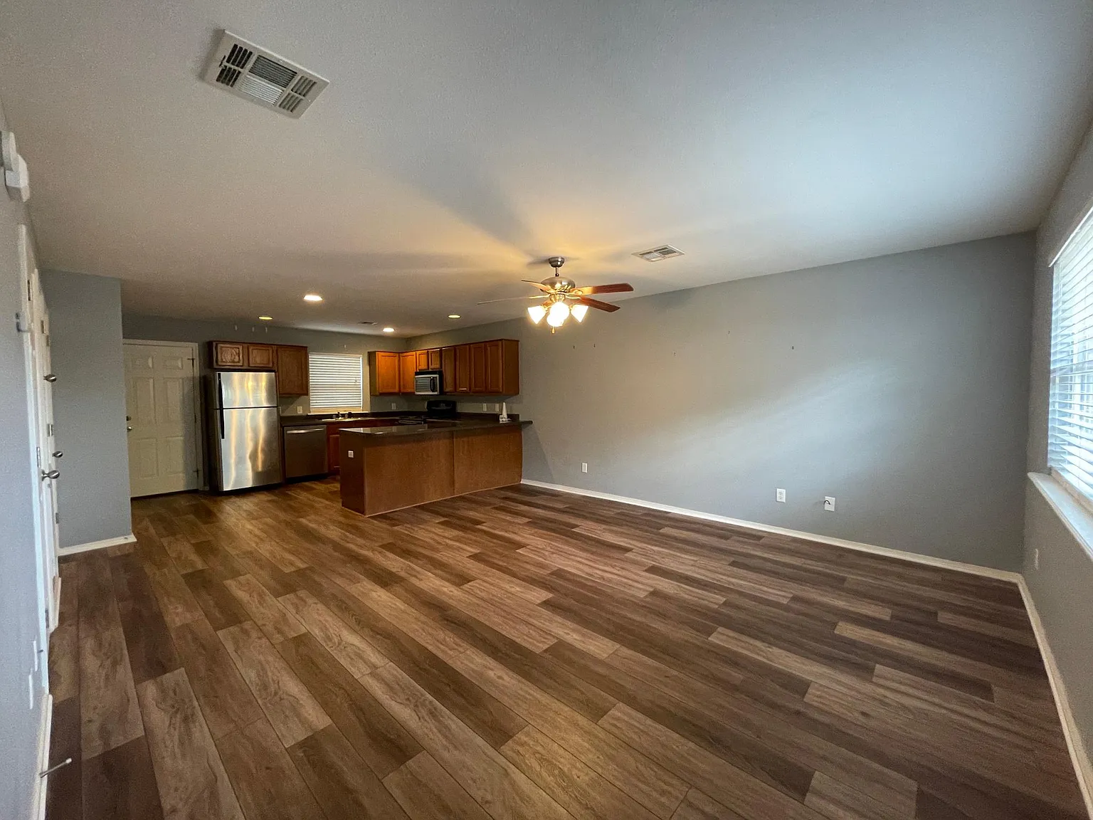 2 bed, 1.5 bath, 1660 sqft, $1,500 — Photo 2