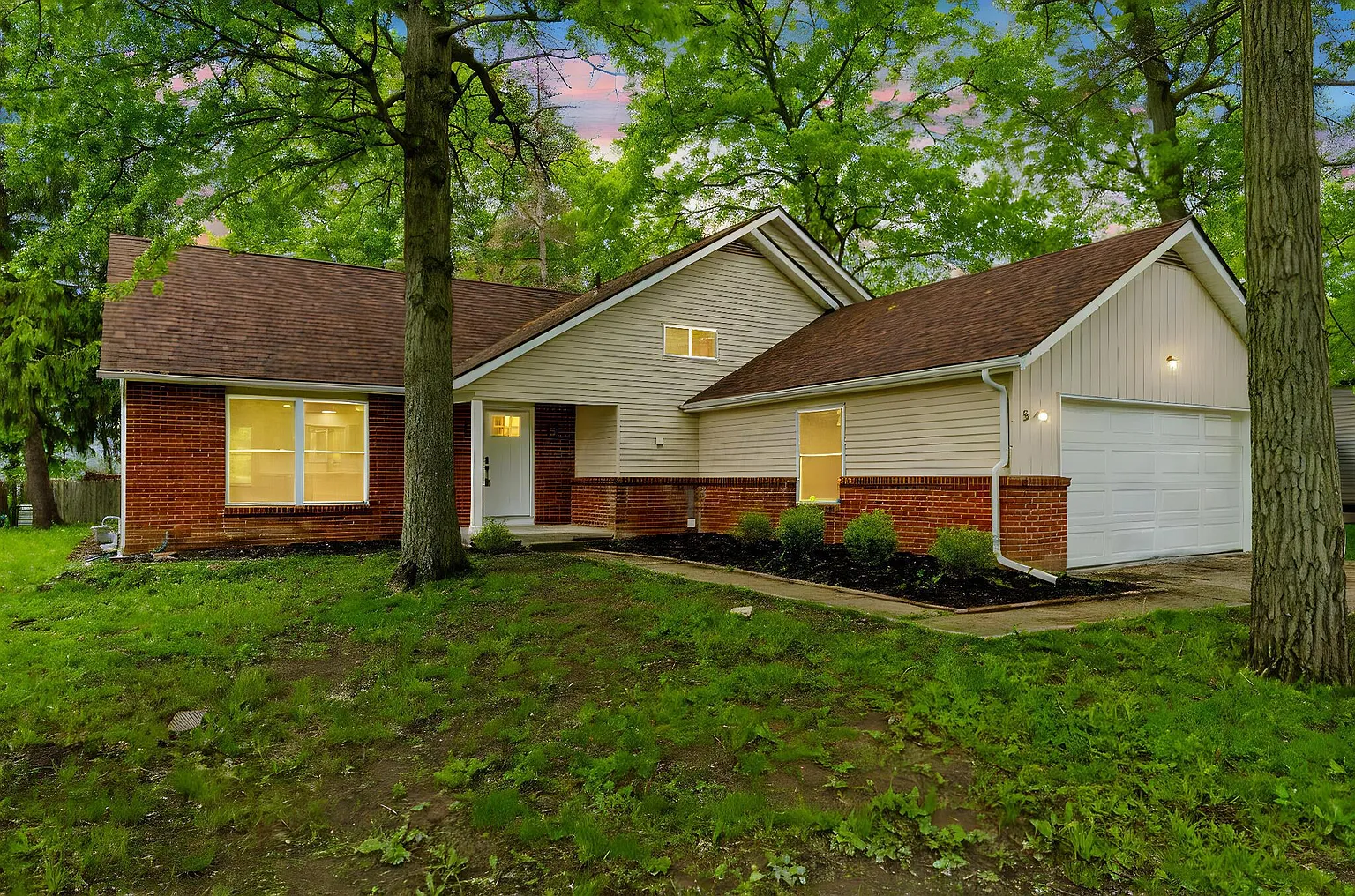 547 Hawthorne Pl photo 1