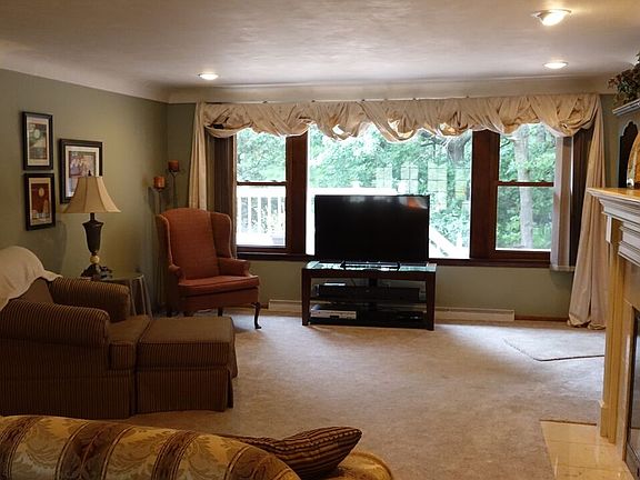 4th image of 1006 Mount Mary Dr