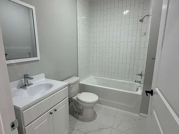 2nd image of 8 Lake St Floor 2