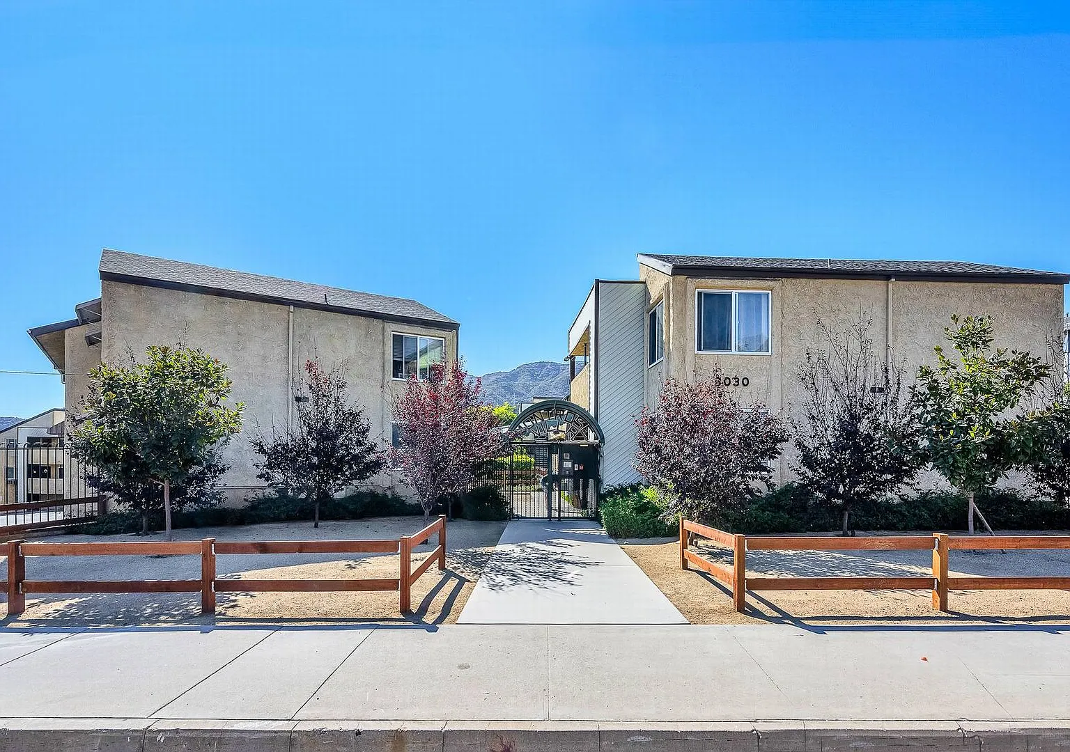 Montrose Villas — Photo 1