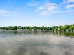 N29W27341 Peninsula Dr, Pewaukee, WI 53072