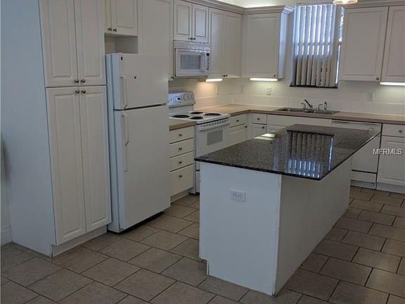 4th image of 603 Fairmont Pl