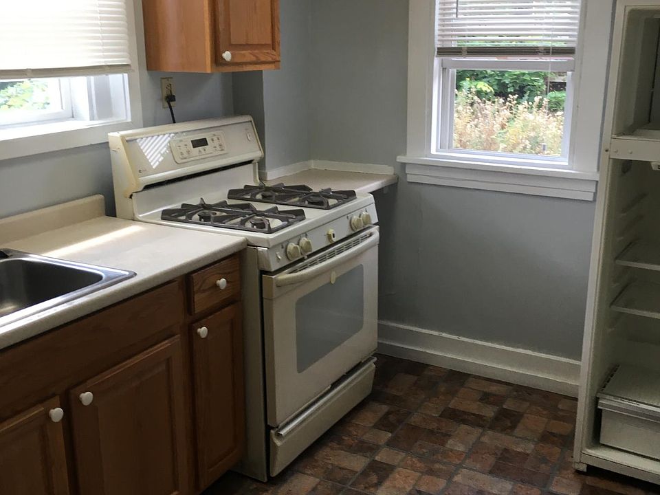 2nd image of 2918 Clermont Ave APT 5