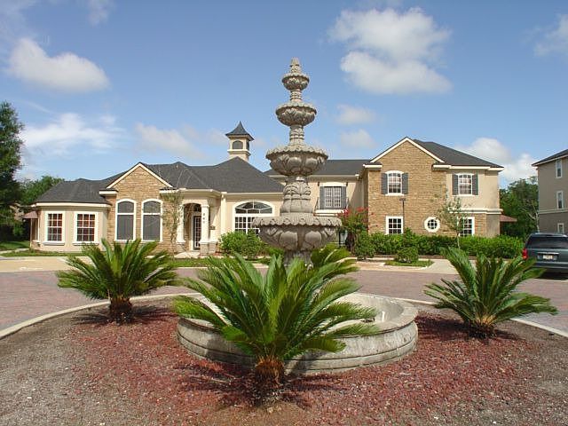 Villaggio on the Lakes