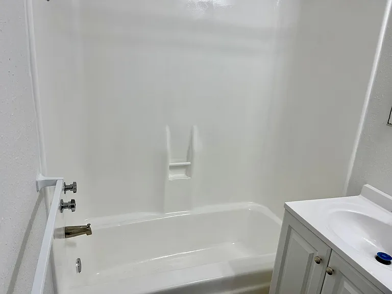 Cedar Crest Apartments — Photo 16