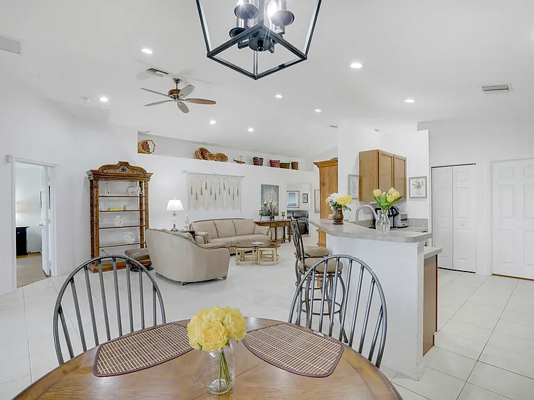5335 Vernio Ln — Photo 17