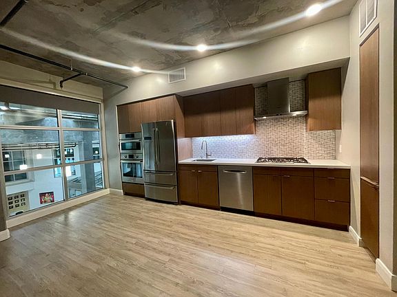 5th image of 605 W Date St #213