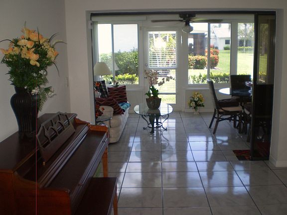 3rd image of 1501 Edgewater Cir