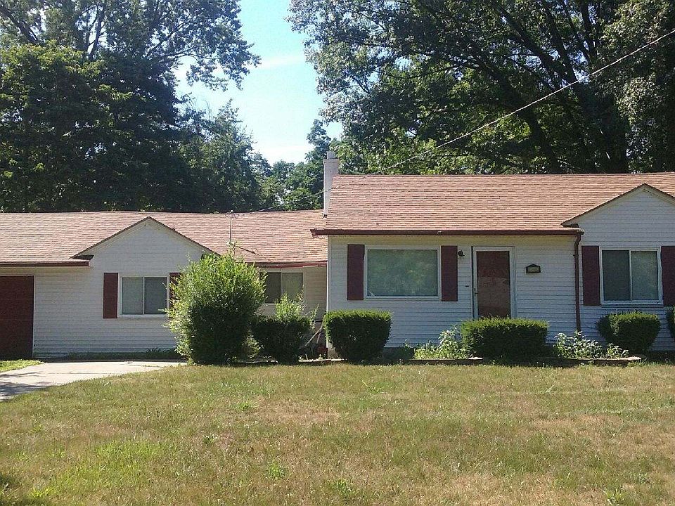1st image of 21435 Frazer Ave