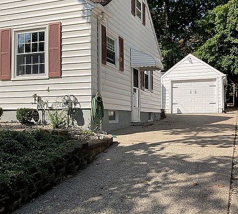 3rd image of 1226 Franklin Blvd