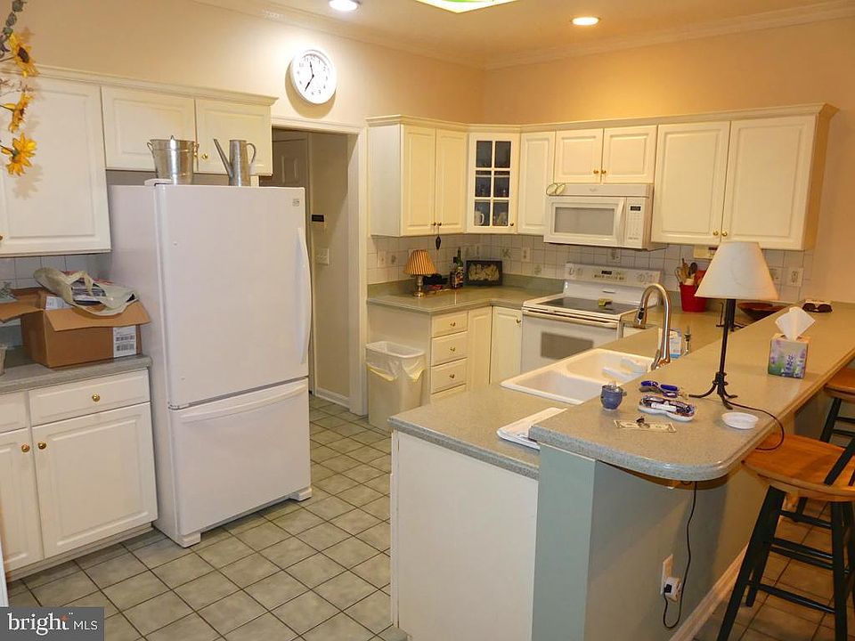 2nd image of 904 Whispering Ridge Ln