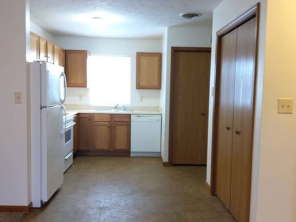 2nd image of 255 Woodridge Ct APT D