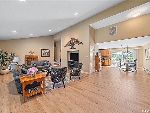 3rd image of 930 Reed Court
