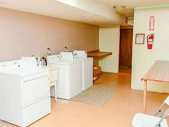 3rd image of 526 Oak Glen Dr APT A