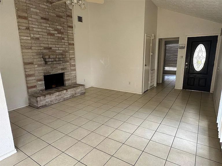 6939 Greenyard Dr — Photo 4