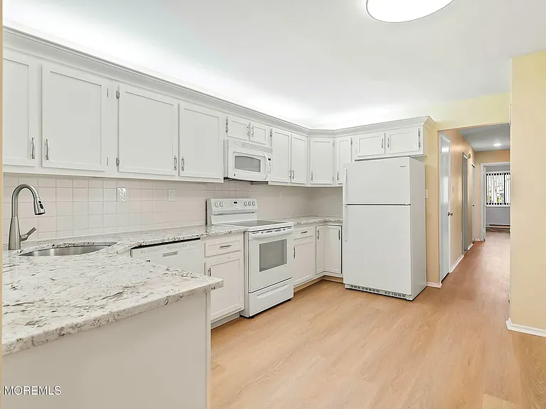 43 Eastport Ct — Photo 2