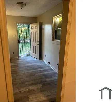 1866 Kansas St — Photo 11