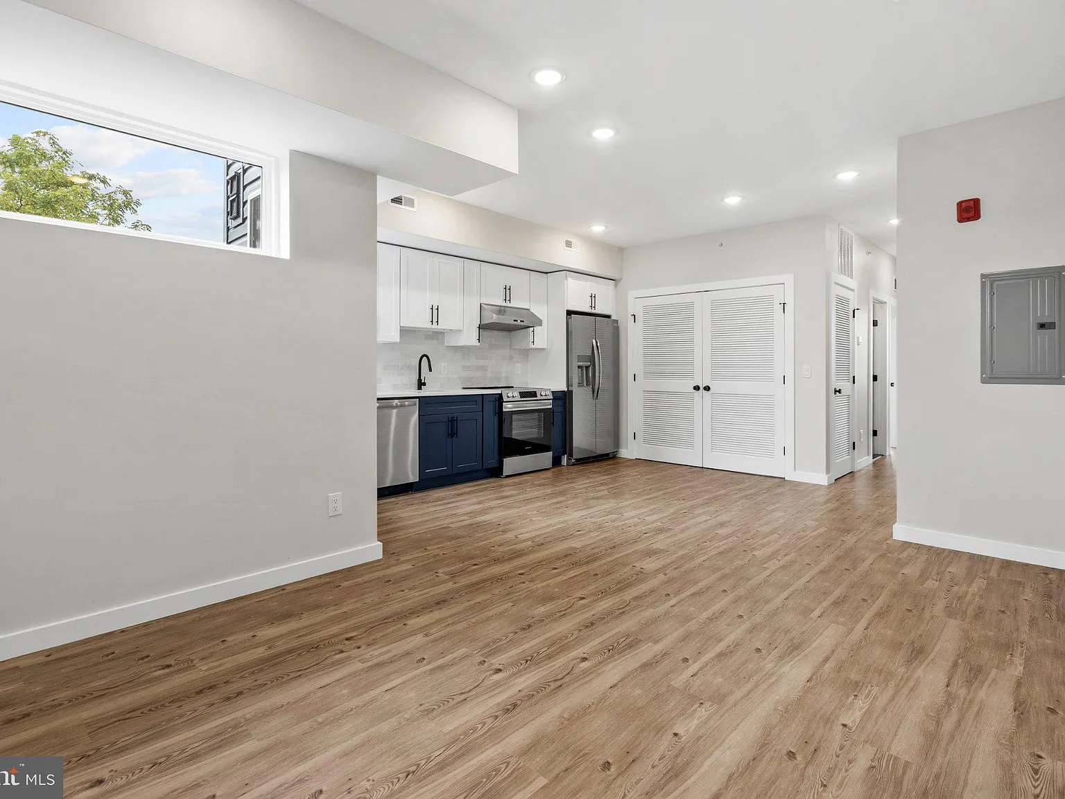 2 bed, 1.0 bath, 700 sqft, $1,800 — Photo 1