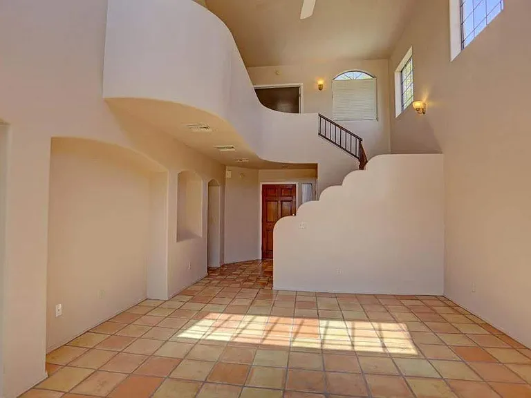 108 N Champagne Pl — Photo 3