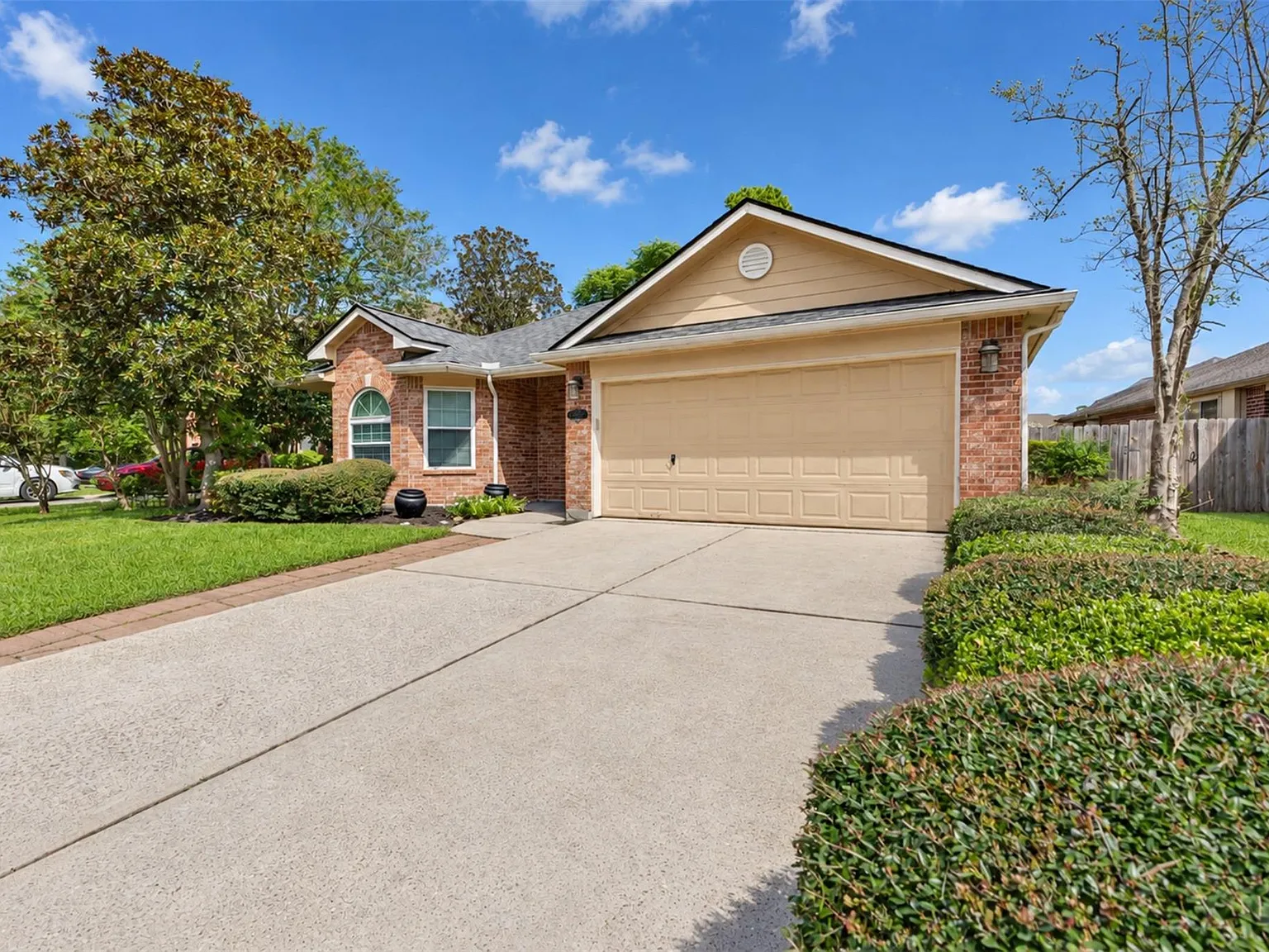 3 bed, 2.0 bath, 1813 sqft, $2,000 — Photo 4