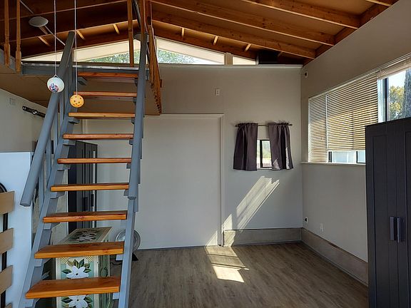 4th image of 9126 Rebecca Ave