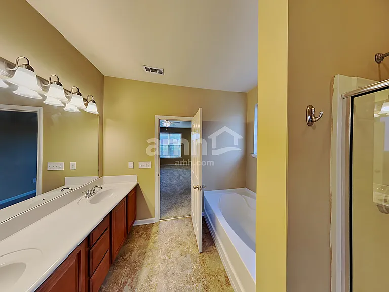 1012 Flaxton St — Photo 12