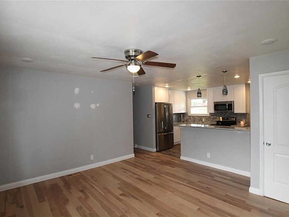 3rd image of 2452 Kilarney Dr