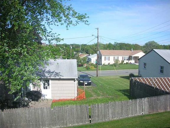 4th image of 81 Grassmere Ave