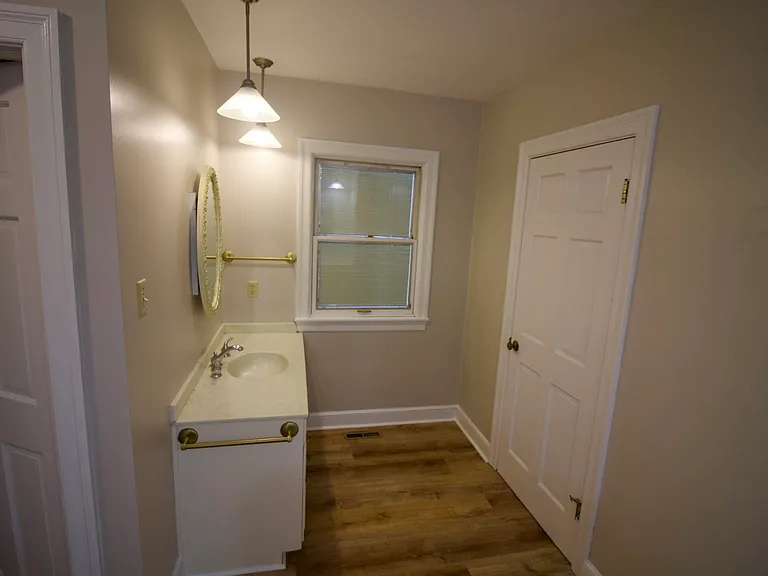 1502 Electric Rd SW — Photo 18