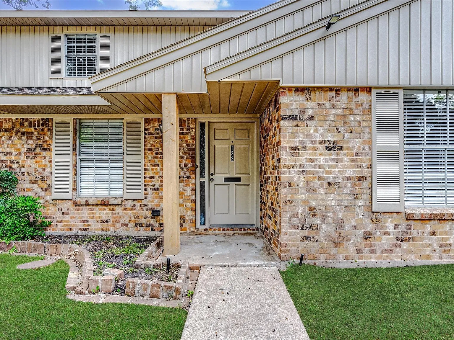 3 bed, 2.5 bath, 2230 sqft, $2,350 — Photo 2