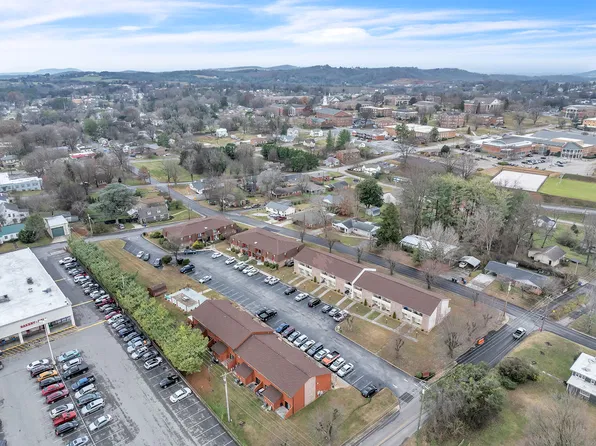 Maplecrest Square