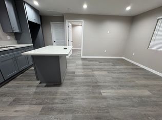 2742 1/4 E 219th St, Long Beach, CA 90810