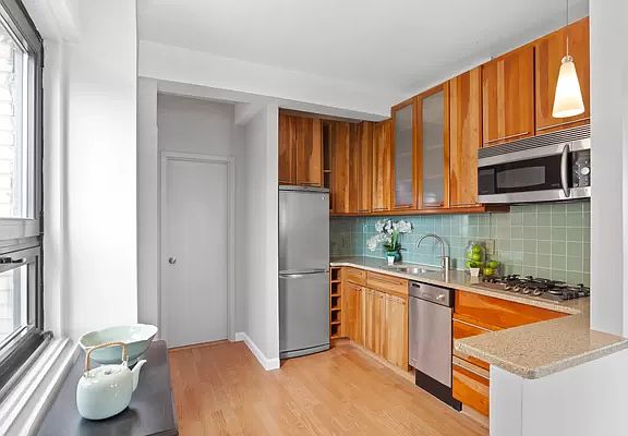 3rd image of 2166 Broadway APT 23C