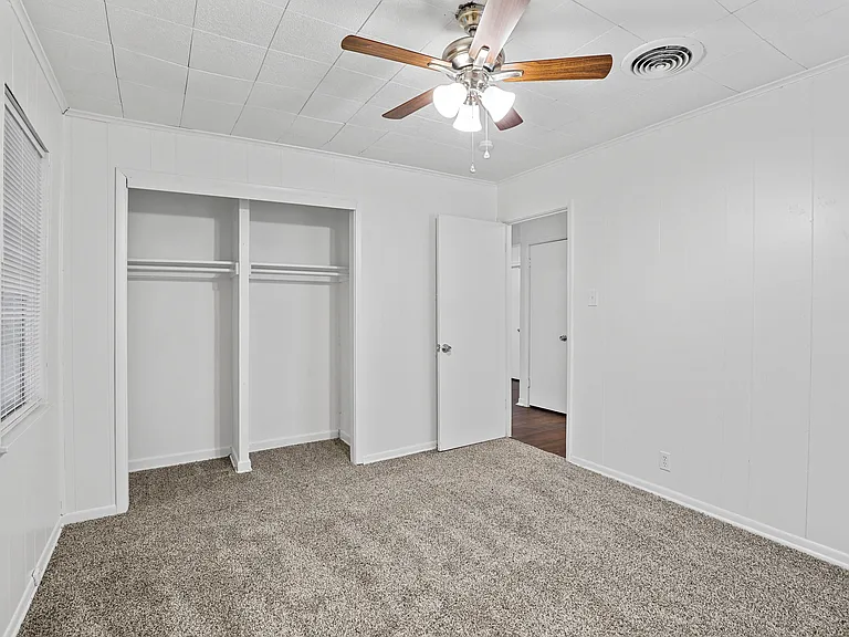 711 N Carroll Blvd — Photo 11