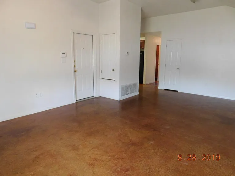 1202 Cavalry Ln #B — Photo 4