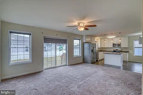 3 bed, 1576 sqft, $2,200 — Photo 2