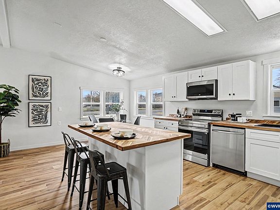 5th image of 3735 Knox Butte Rd E