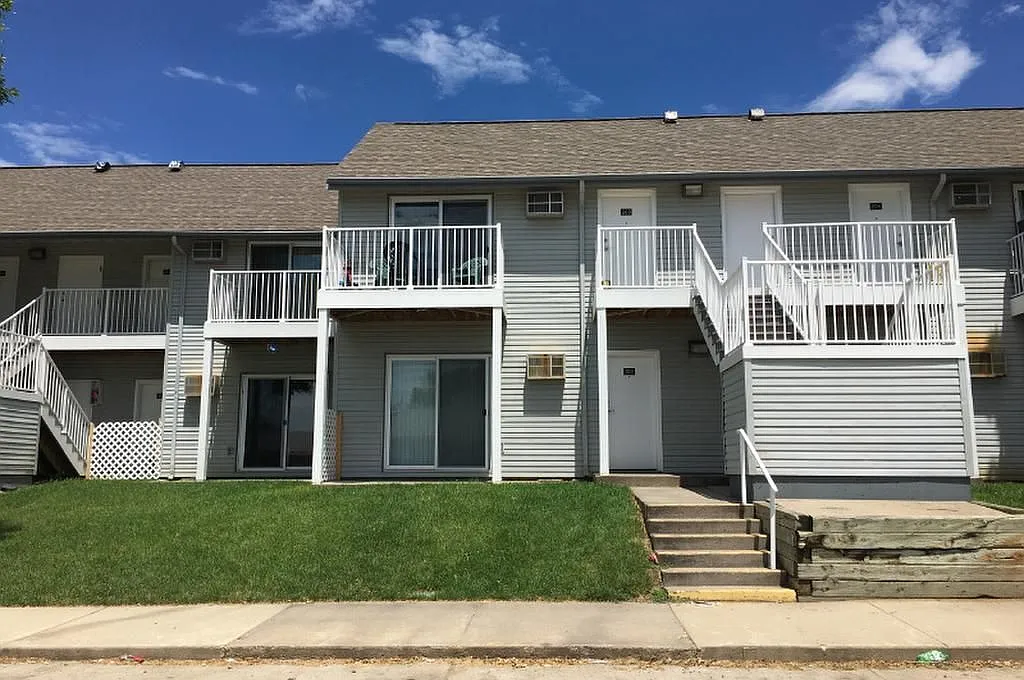 Harrison Apartments — Photo 1