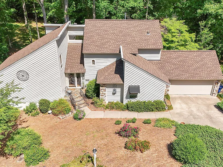 Real listing interior at 2013 Weybridge Drive
