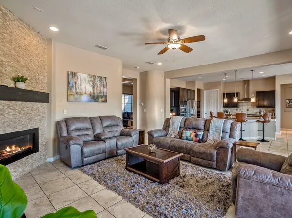 4718 Las Plazuelas, Santa Fe, NM 87508