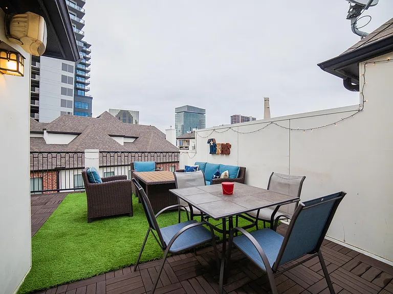 2127 Canton St — Photo 37