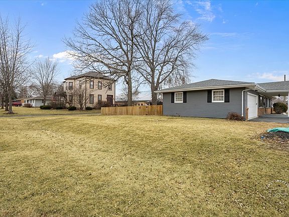 4th image of 103 Main St