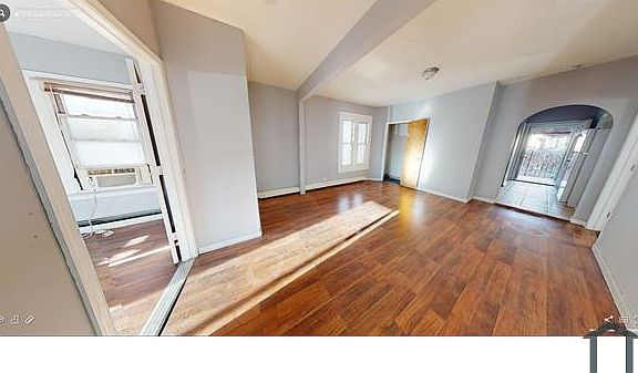 4th image of 124 Jewett Ave #1
